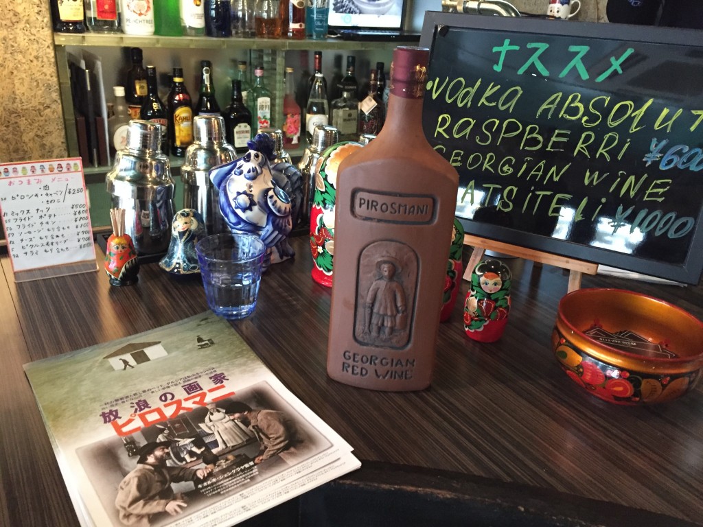 ナススメ…。 お店にはグルジア人の常連さんもいるそうです。でもロシア語とグルジア語はやはり全然違うらしい。